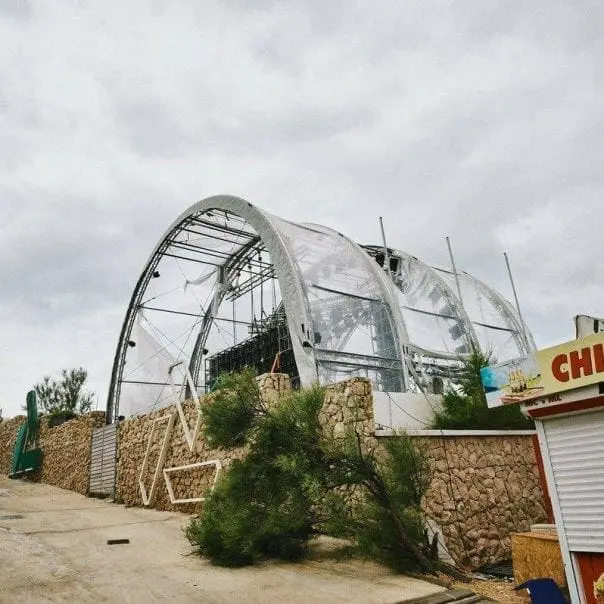 Definiton Fallwind Bura. Schäden am Zrce Beach